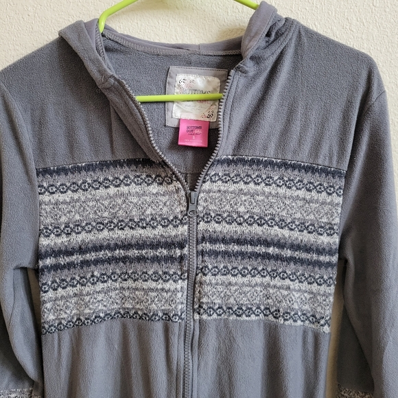 Bottoms Out Gal Adult Hooded One Piece PJs Size Small Gray W Pattern & Pockets - Picture 4 of 7